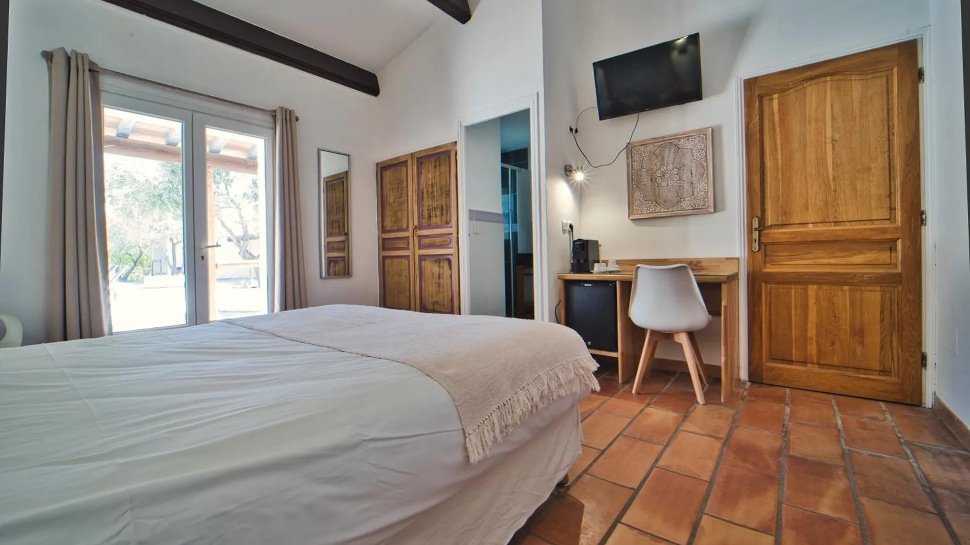 Hotel Mas De Calabrun Saintes-Maries-de-la-Mer 4*,  Francia